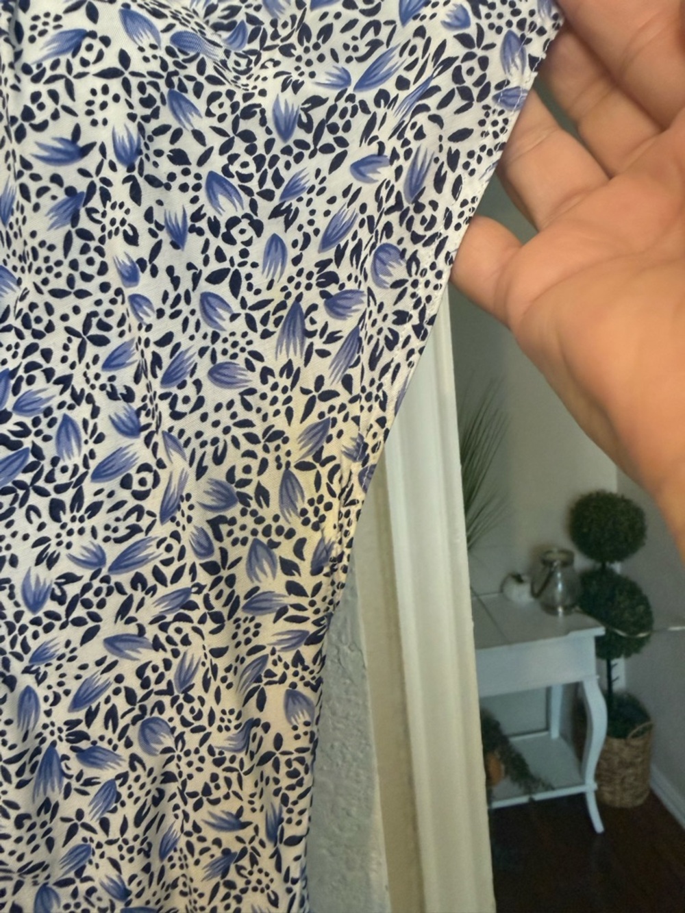 Karin stevens Vintage Floral
Ruched Puff Sleeve Pleated Dress size 10 - Picture 8 of 11